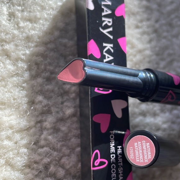 Lot-of-SIX-NIB Mary Kay Heart Shaped Click Up Lipsticks in Natural Confidence - Picture 4 of 11